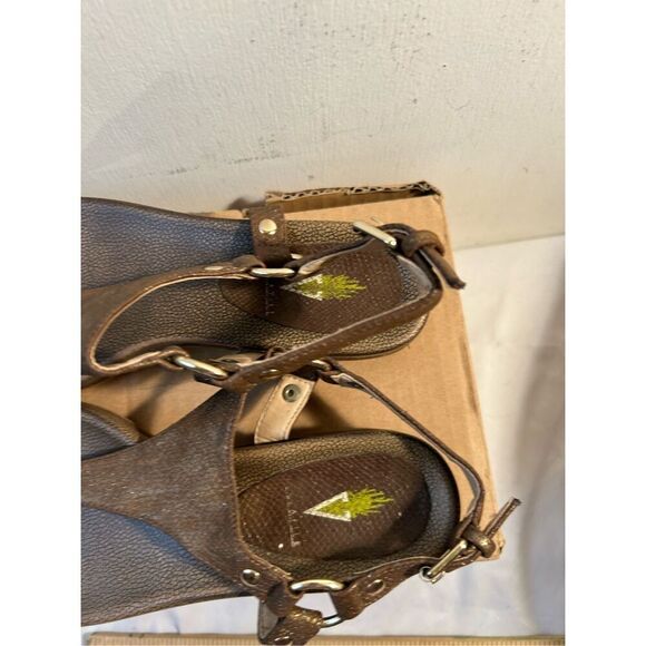 Volatile sandals size 9 shiny buckle - Picture 3 of 10